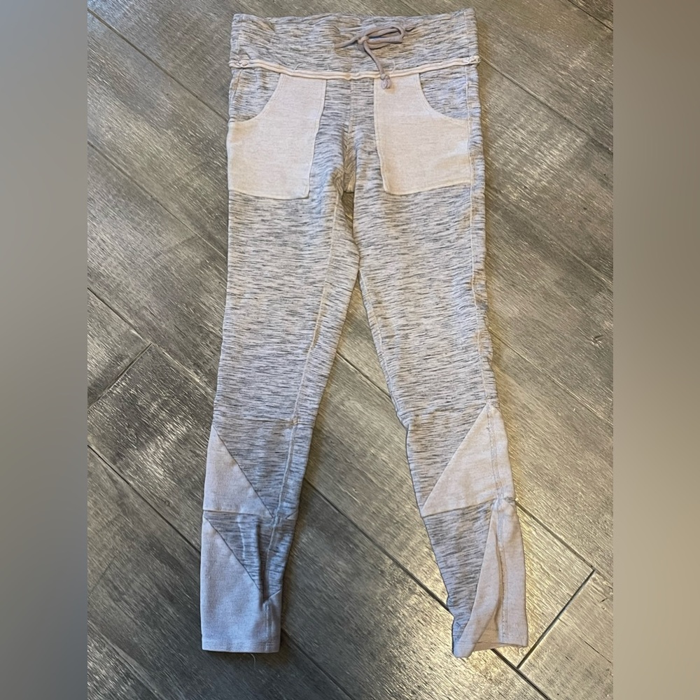 Free People Movement Gray Leggings with Pockets Size Small